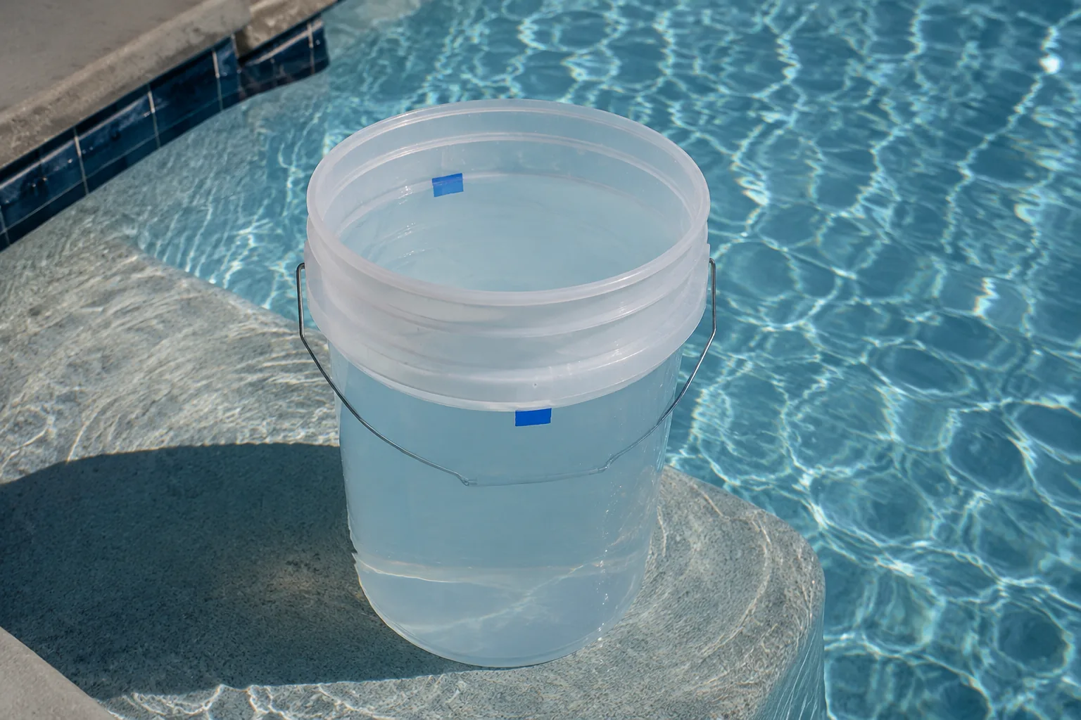 Pool bucket test with separate water-level markers inside and outside the bucket